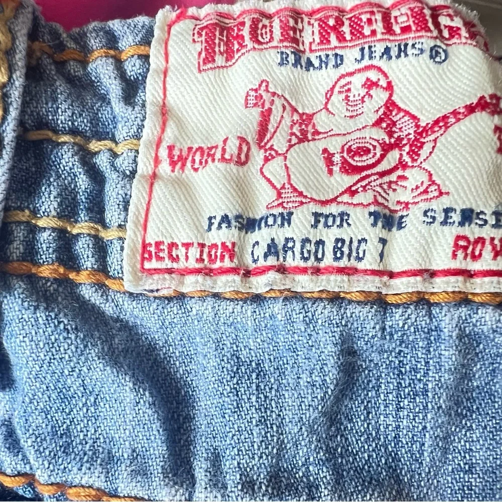 True Religion cargo crop big T size 27 shorts long